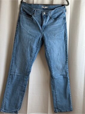 Levi's 312 Women's Shaping Slim Jeans in Light Blue Denim - NWOT